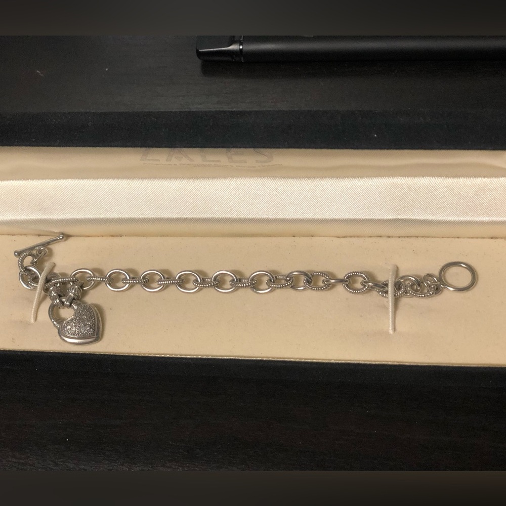 Preowned-Sterling Silver Zales 1/4 Carat T.W. Diamond Heart Toggle Bracelet